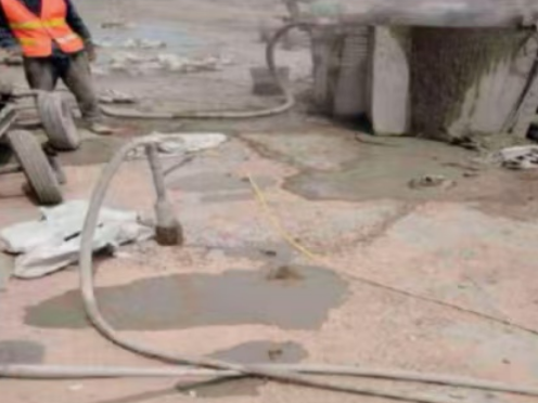 正宁水泥混凝土路面板底注浆技术 路面脱空注浆整治方案