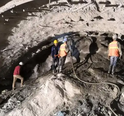 正宁拱顶带模注浆料的施工流程及注意事项